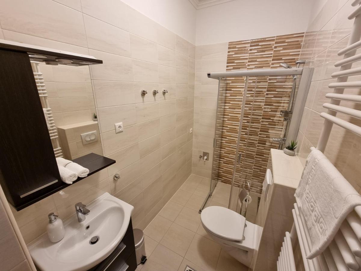 Karinthy Haz Guest House Siofok Luaran gambar